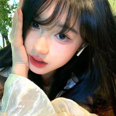 穿黄靴子的女孩